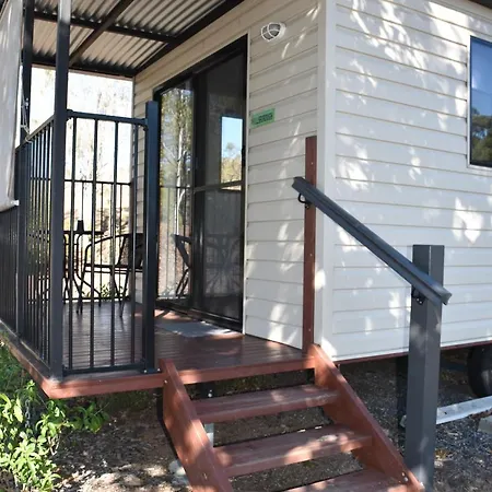 Mt Larcom Tourist Park Hotel Mount Larcom Exterior photo